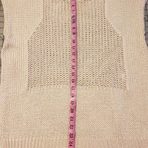 Sleeveless pullover with side slits - Picture 11 of 11